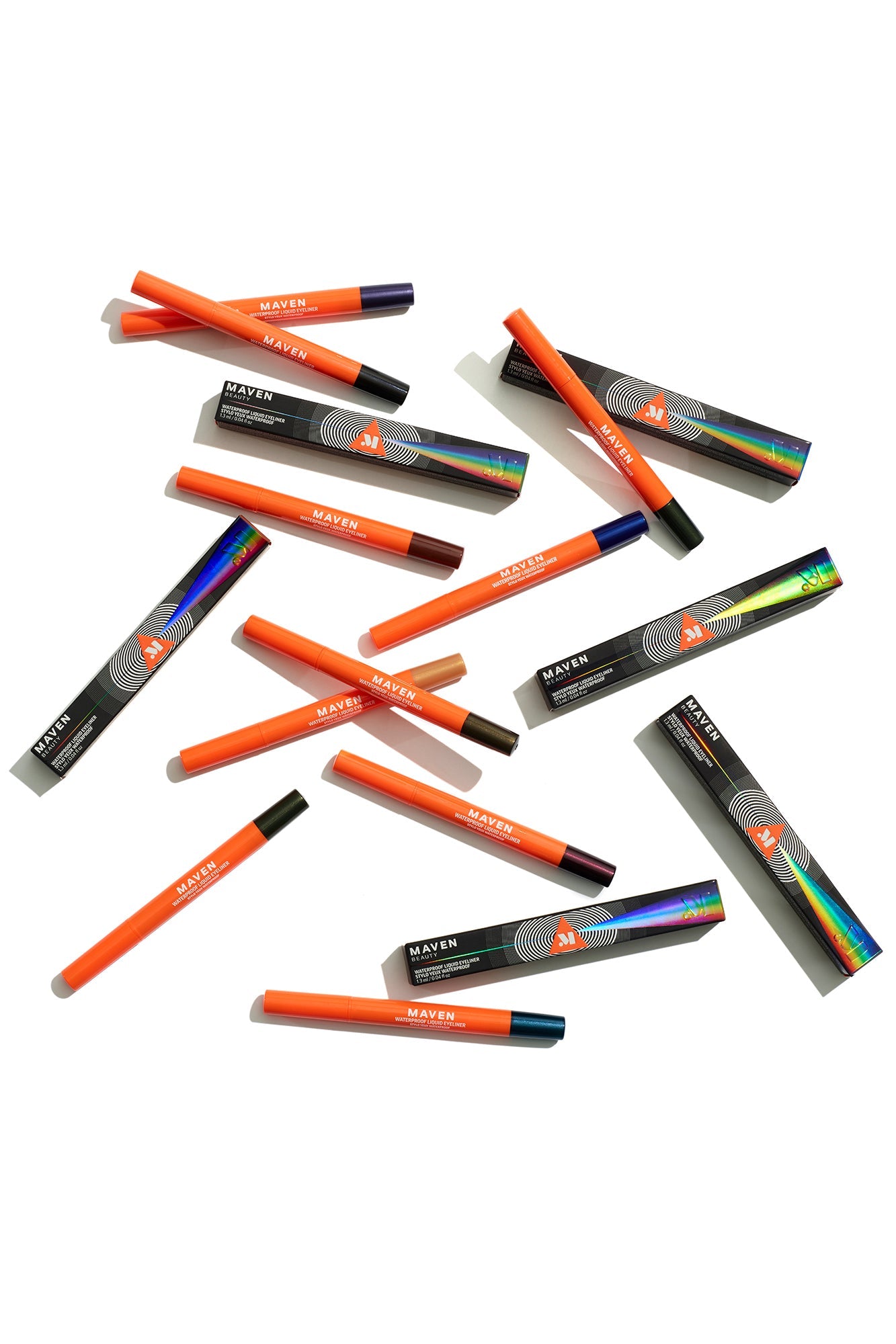 https://cdn.shopify.com/s/files/1/0293/9277/products/09-02-2_Beauty_Eyeliner_all_messy_KL_e6911243-998d-4ce8-aed6-27799693dc46.jpg?v=1685574608