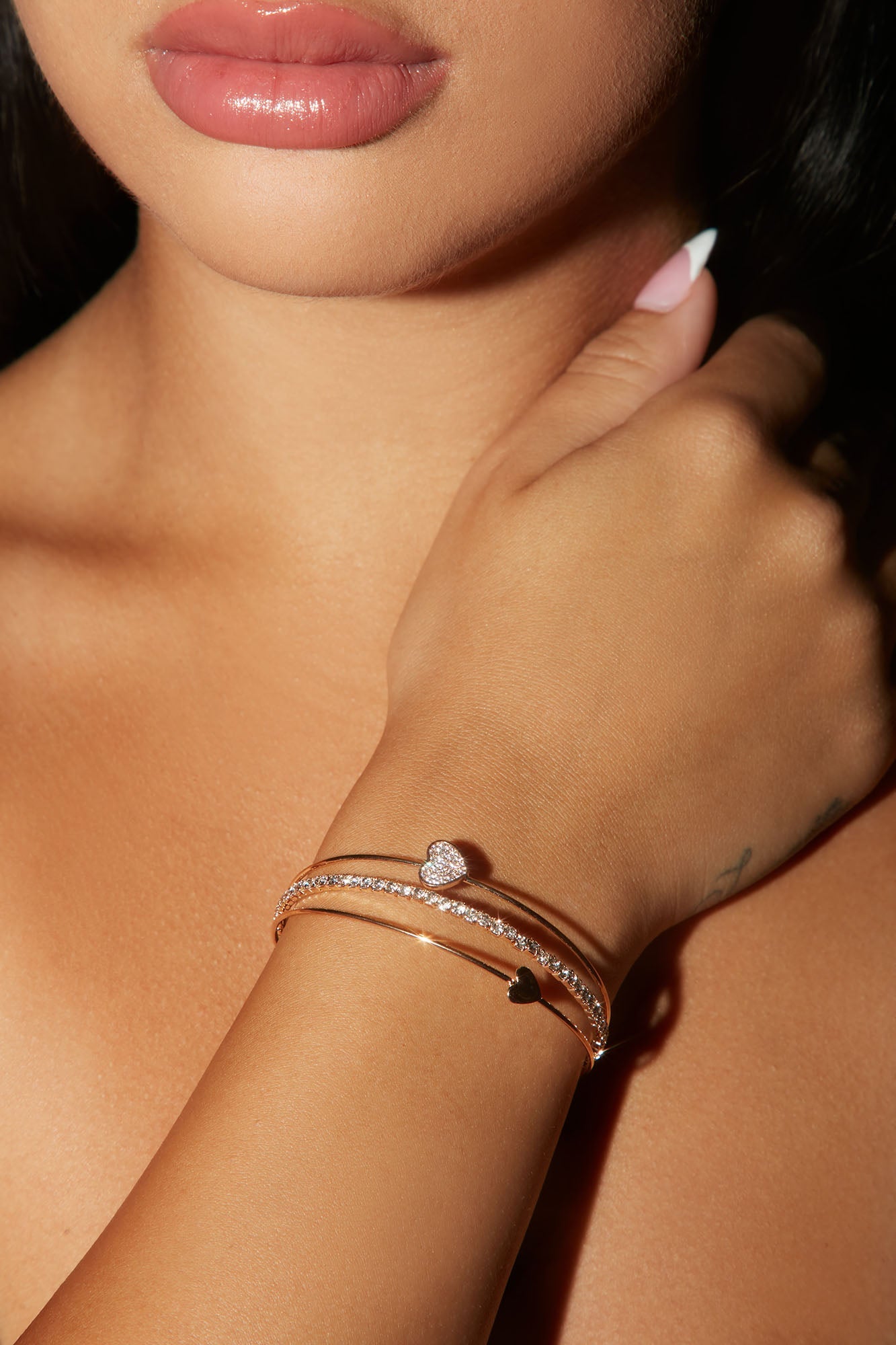 https://cdn.shopify.com/s/files/1/0293/9277/products/09-15-22Studio6_RT_15-18-20_57_83511VCR_Gold_P_1190_SG.jpg?v=1663283322