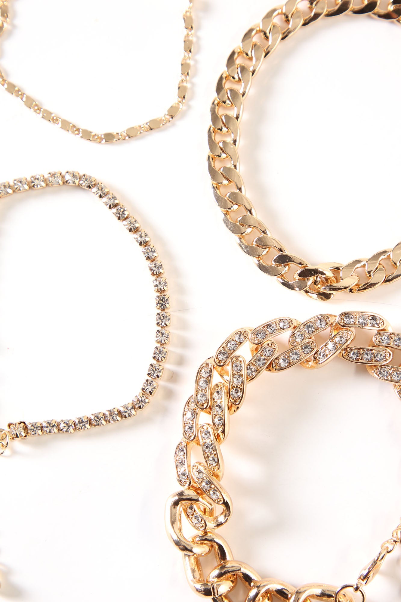 https://cdn.shopify.com/s/files/1/0293/9277/products/12-23-21Studio2_ME_12-00-59_10_FN1022B5_Gold_10059_KL.jpg?v=1646096202