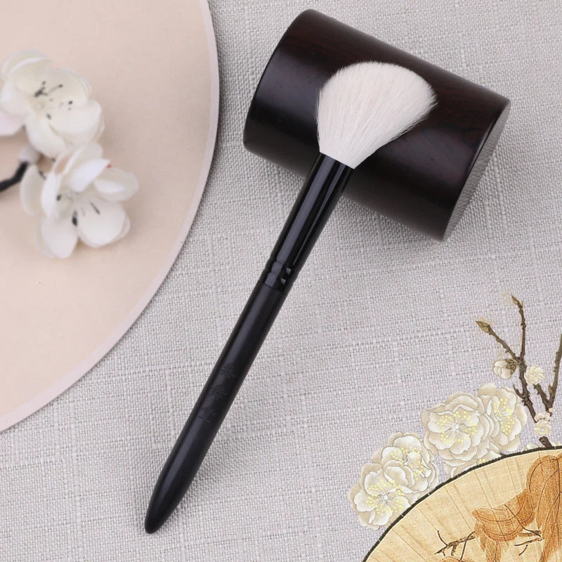 Multi-task Angled Contour Blush Brush