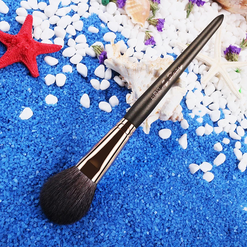 Round Blush Brush for Blusher Make Up