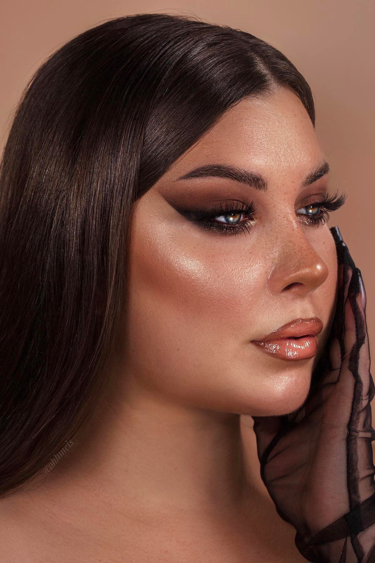 https://cdn.shopify.com/s/files/1/0293/9277/files/NOVABEAUTYThrowingShadeEyeshadowPaletteBronze.jpg?v=1691713725