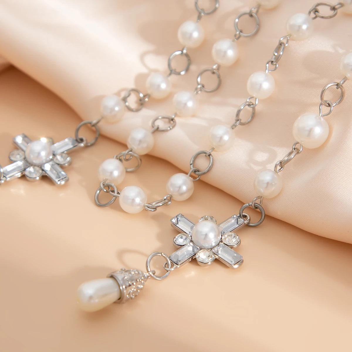 Classic Imitation Pearl Rhinestone Necklace