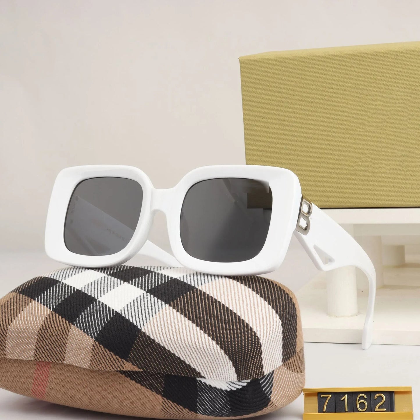 Square UV400 Shades