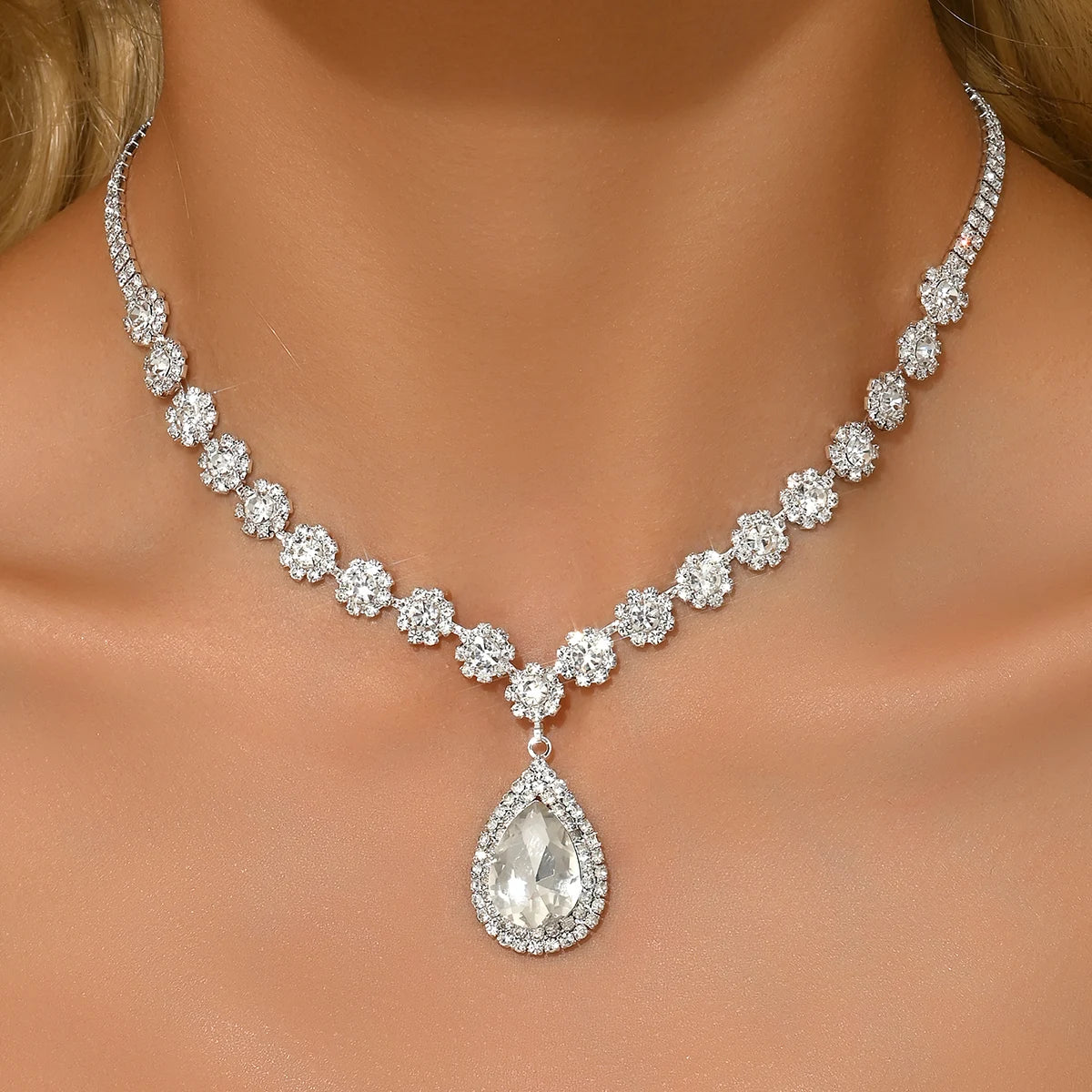 Waterdrop Flower Design Necklace