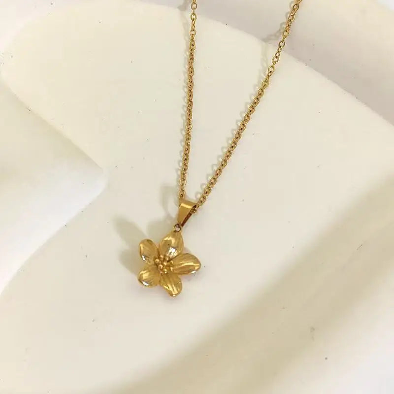 Hand-cCast Flower Pendant Necklace