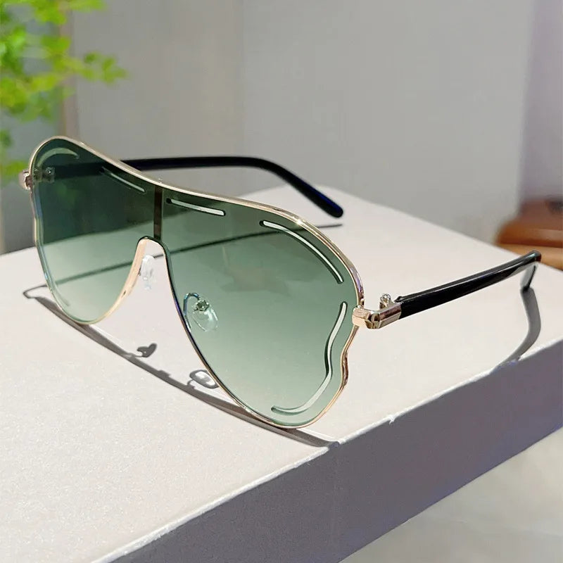 Luxury Oversized Shield One-Piece Punk Sunglasses - UV400