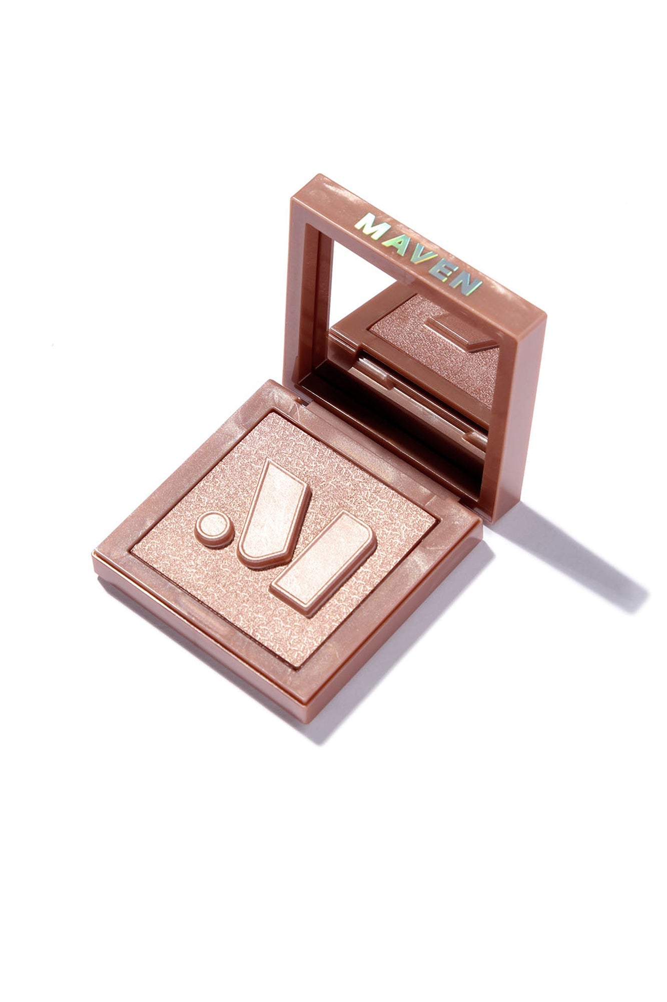 https://cdn.shopify.com/s/files/1/0293/9277/products/04-16-21Maven3DCheekPowder_SN_11-03-05_HIGHKEY_3663_RA_JF_829d613b-07d0-4318-9c70-d49c2117ef6b.jpg?v=1683311378