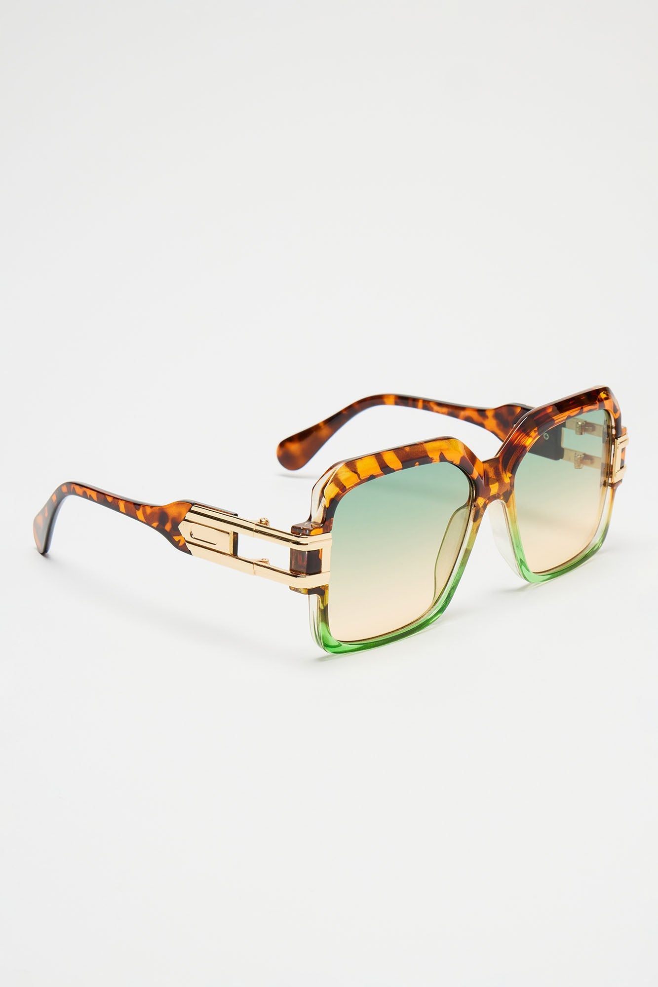https://cdn.shopify.com/s/files/1/0293/9277/files/04-30-24_S10_40_LS24175_Tortoise_CXB_13-16-27_11414_SG_ES.jpg?v=1715729124