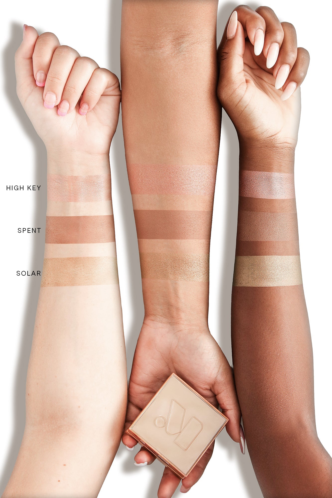 https://cdn.shopify.com/s/files/1/0293/9277/products/08-17-21Studio4Maven3DCheekPowderPDPArmSwatches_SN_SB_08-45-52_LOOK_1_1402-Edit_AS_ad706d7a-f572-4578-9e60-63e0bfa35069.jpg?v=1683311378