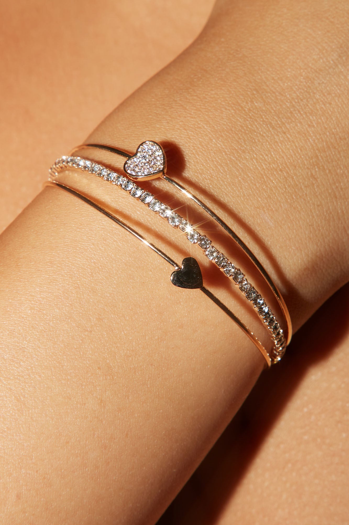 https://cdn.shopify.com/s/files/1/0293/9277/products/09-15-22Studio6_RT_15-18-31_57_83511VCR_Gold_P_1191_SG.jpg?v=1663283322