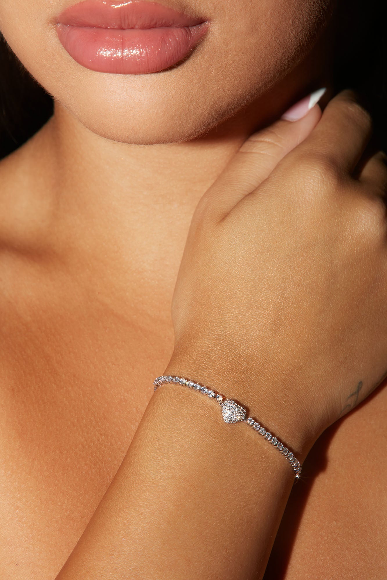 https://cdn.shopify.com/s/files/1/0293/9277/products/09-15-22Studio6_RT_15-21-41_59_B210706114_Silver_1194_SG.jpg?v=1663284069