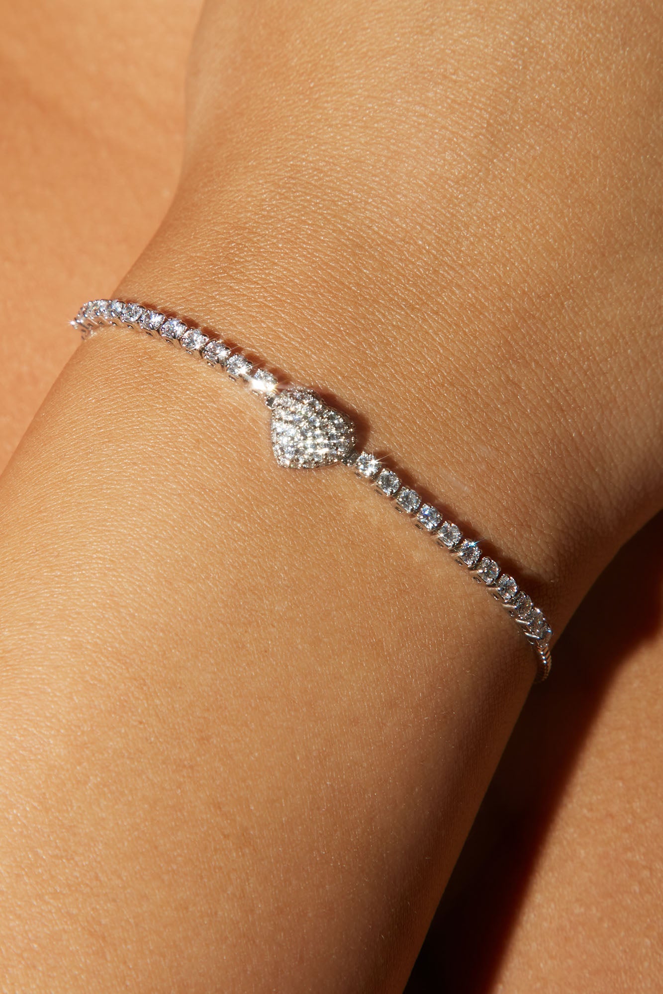 https://cdn.shopify.com/s/files/1/0293/9277/products/09-15-22Studio6_RT_15-21-44_59_B210706114_Silver_1195_SG.jpg?v=1663284069