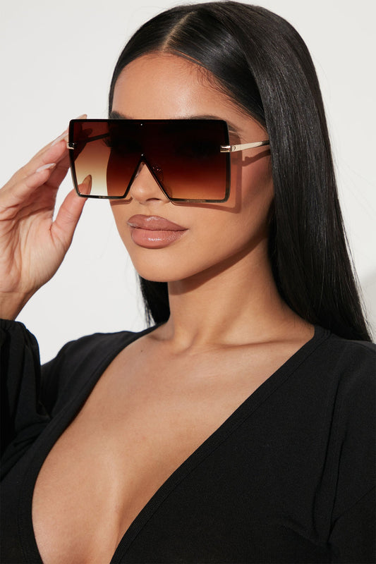 https://cdn.shopify.com/s/files/1/0293/9277/products/12-20-22Studio1_TH_A_13-21-10_33_M21316APMC_Brown_22925_JB.jpg?v=1671728461
