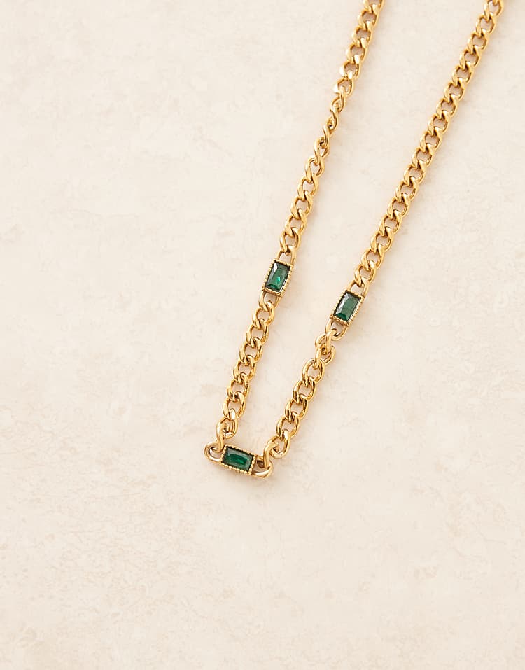 https://images.asos-media.com/products/asos-design-waterproof-stainless-steel-curb-chain-necklace-gold-with-faux-emerald-s/208110148-2?$n_750w$&wid=750&fit=constrain