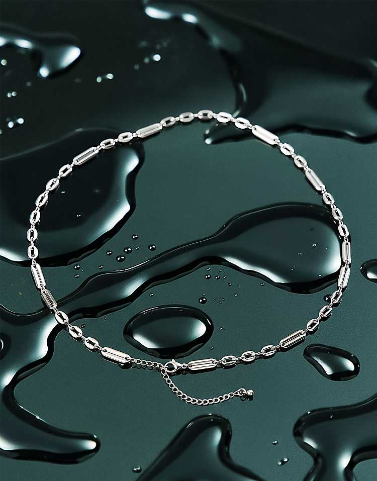 https://images.asos-media.com/products/asos-design-waterproof-stainless-steel-mixed-marina-chain-necklace-in-silver/208886109-1-silver?$n_750w$&wid=750&fit=constrain