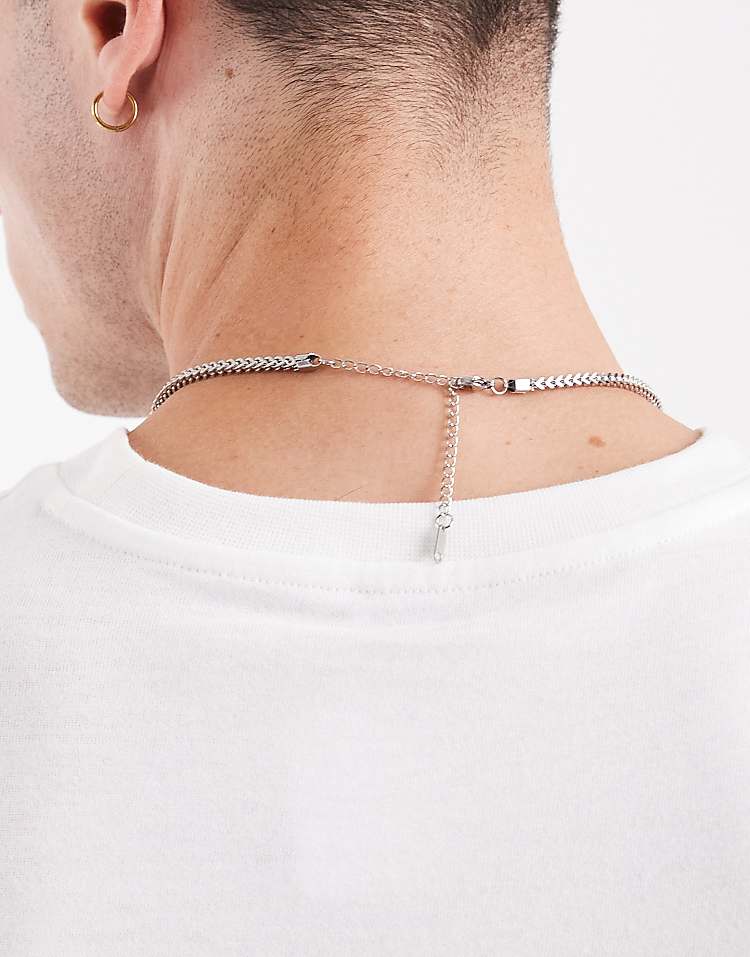 https://images.asos-media.com/products/lost-souls-3mm-square-cable-chain-necklace-in-stainless-steel/209257367-3?$n_750w$&wid=750&fit=constrain