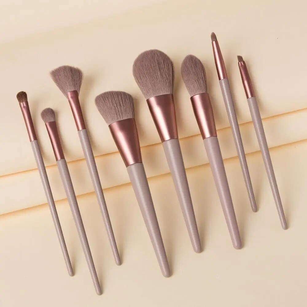 Concealer / Foundation / Highlighter / Blush / Eyeshadow Fan  Brush