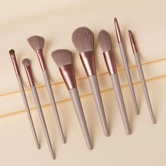 Concealer / Foundation / Highlighter / Blush / Eyeshadow Fan  Brush