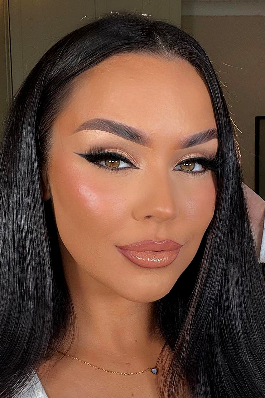 https://cdn.shopify.com/s/files/1/0293/9277/files/NOVABEAUTYMainCharacterLuxeFauxLashes-ThatBtch.jpg?v=1685493283