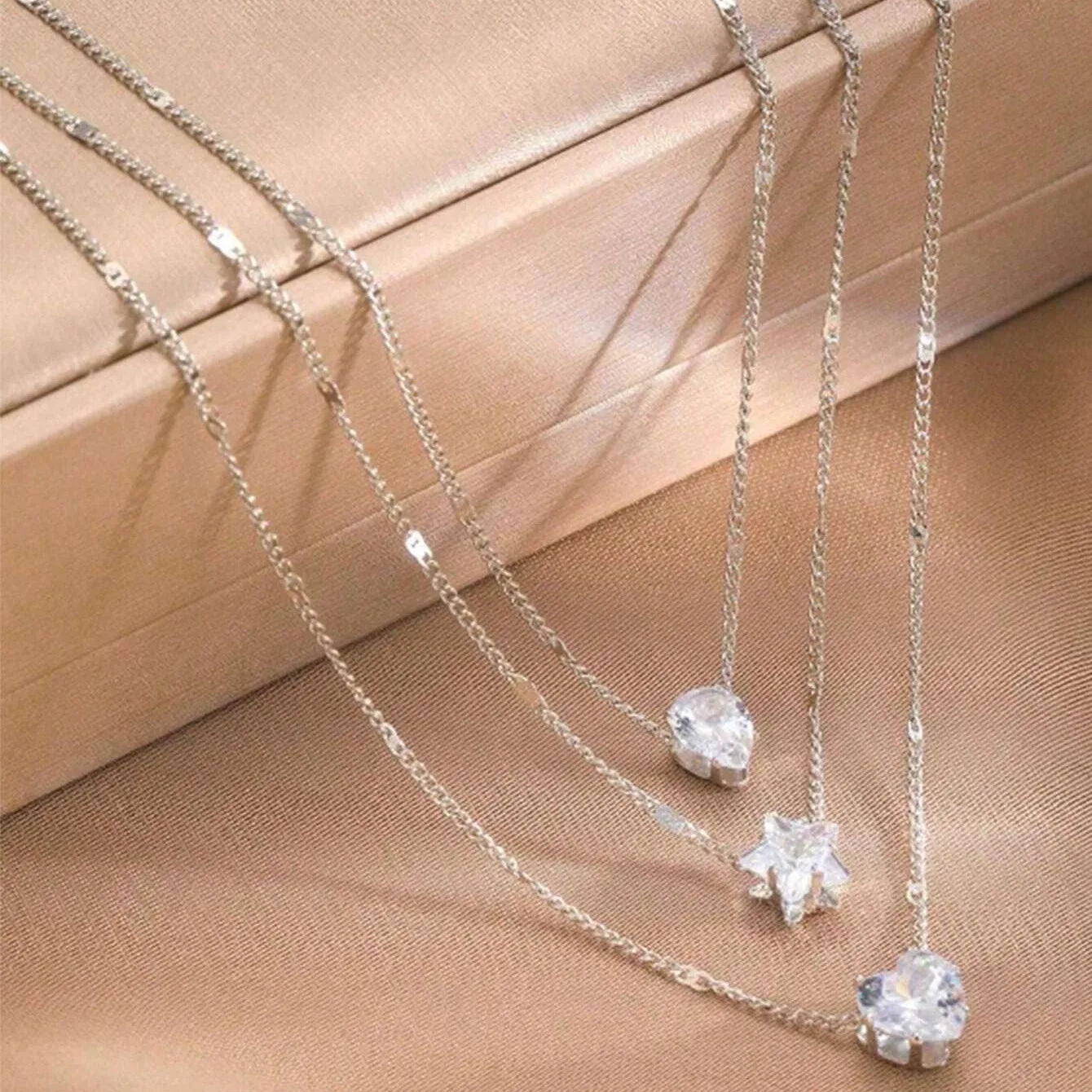 3Pcs/Set Vintage Rhinestone Heart Pendant Necklace Set for Women Multilayer Thin Chain Choker Bridal Jewelry