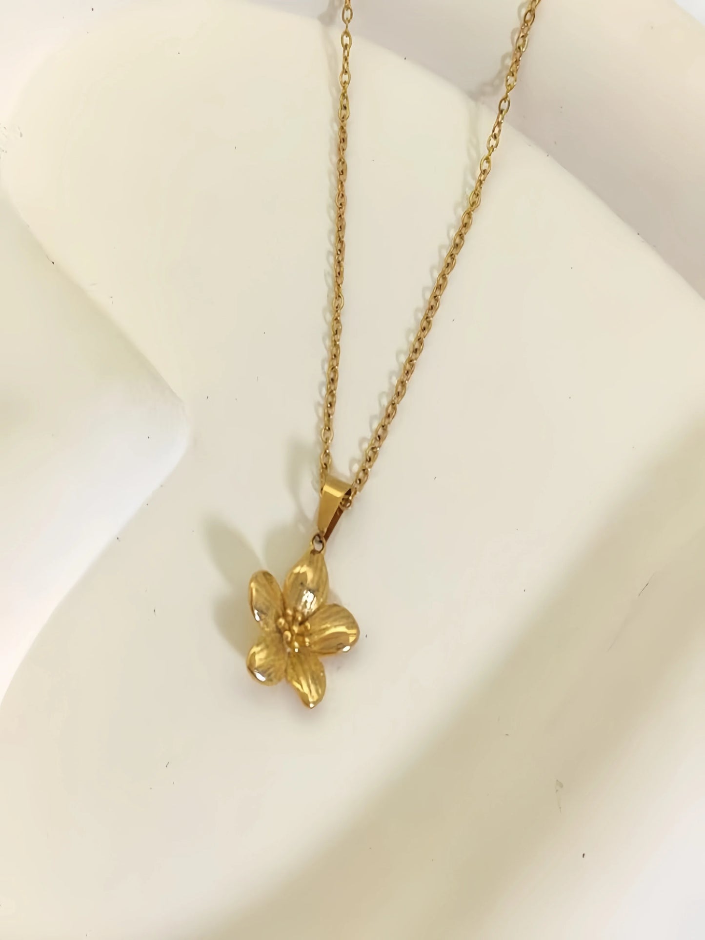 Hand-cCast Flower Pendant Necklace