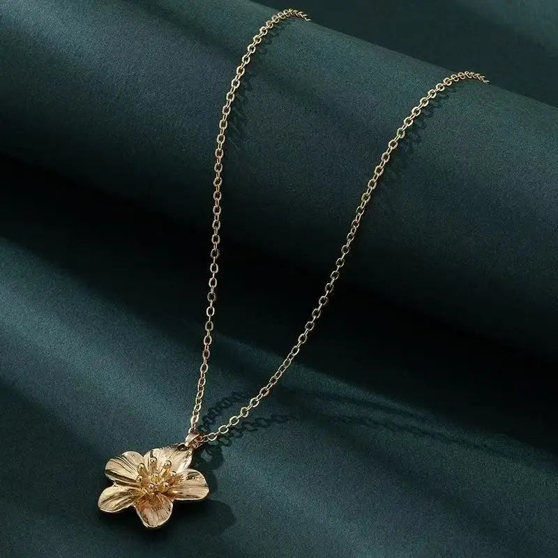 Hand-cCast Flower Pendant Necklace