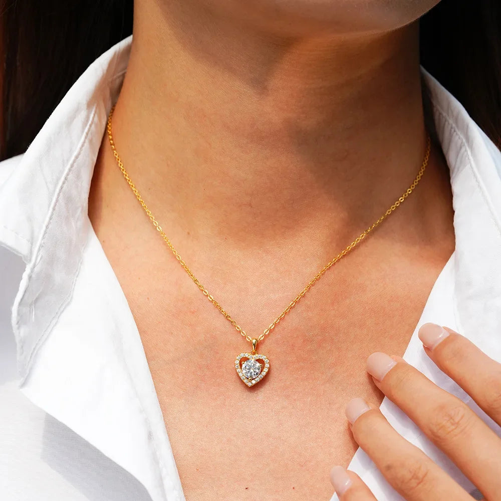 100% Real 18k Gold  Heart-shaped Moissanite Necklace